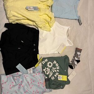 Sale $28.  5 piece bundle box girls size M 8